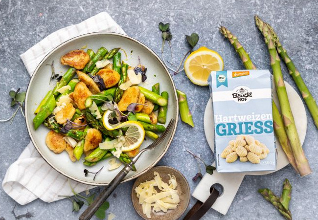 Gnocchi mit grünem Spargel und Bergkäse