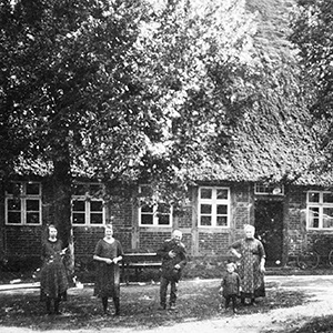 Zahlreiche Feuer auf dem Hof Amelinghausen Zahlreiche Feuer auf dem Hof Amelinghausen