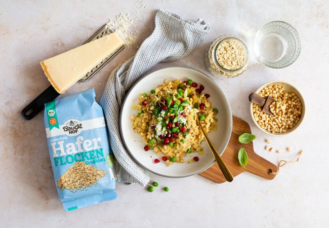Hafersotto mit Erbsen und Granatapfelkernen