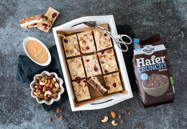 No-bake-Erdnuss-Hafercrunch-Schnitten