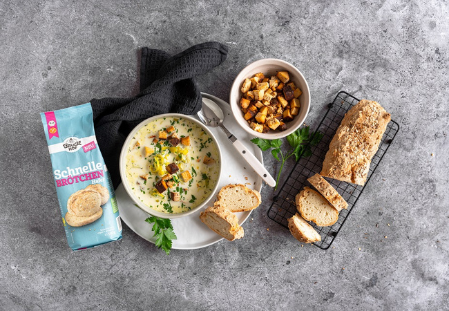 Lauchsuppe mit Stangenbrot