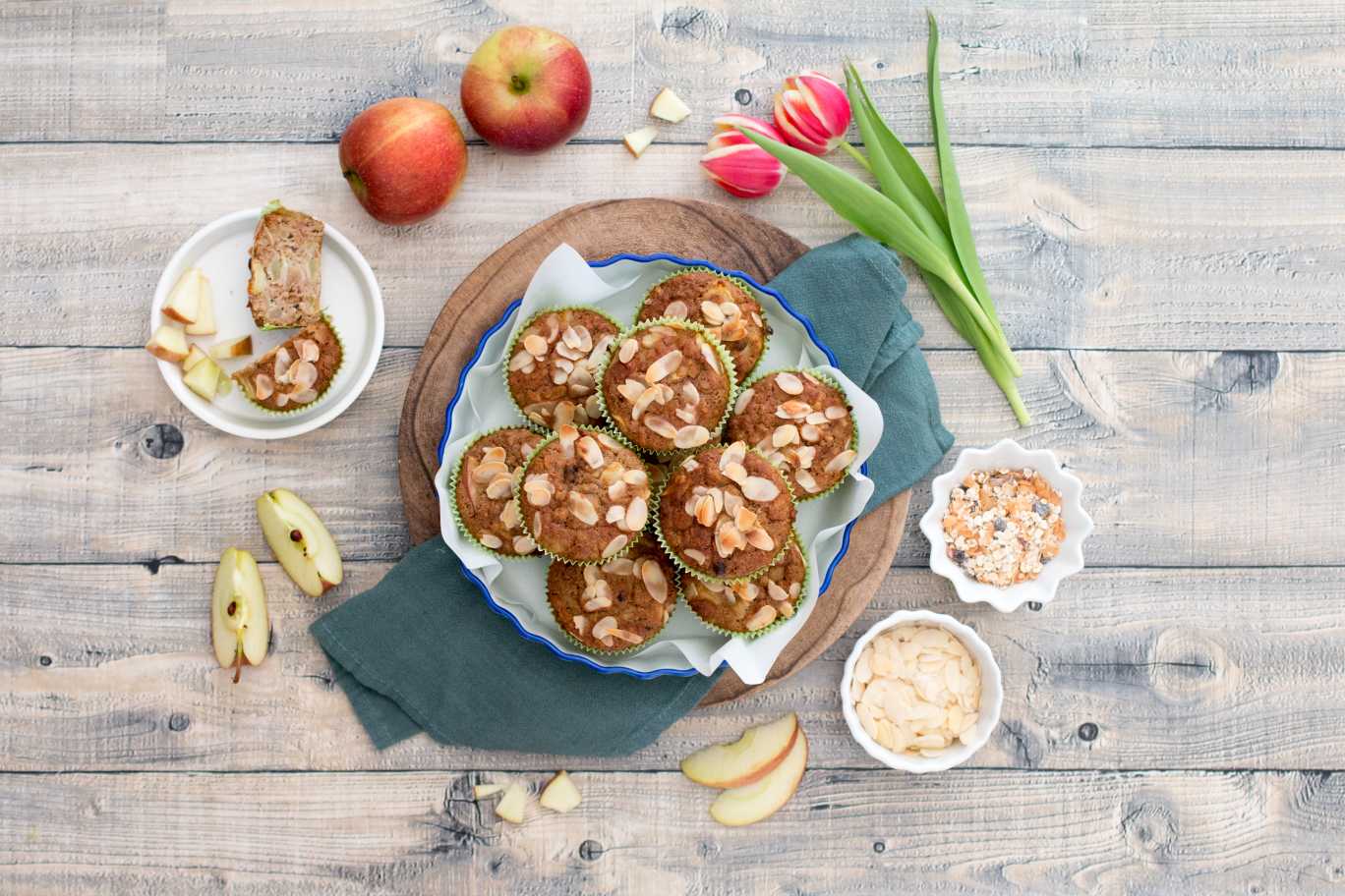 Bauckhof Naturkost | Frühstücksmuffins mit Apfel und Beerenmüsli
